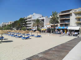 Guide to Puerto Pollensa - Tourist & Travel Information, Hotels, Pollensa Beach beside Tourist Information Office